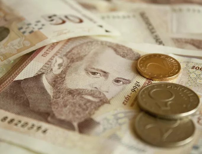 Българите внесоха 100 млн. лв. депозити в банките за месец
