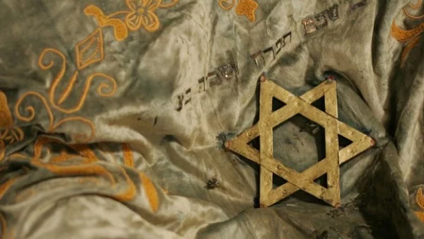 Потомци на спасени евреи издигат мемориал на благодарността