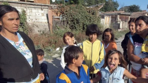 Ромки на протест срещу езика на политиците