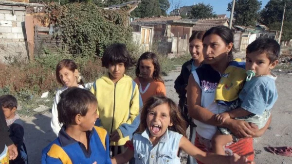 КЗД: Няма дискриминация ромските ученици да вземат стипендии по специален проект
