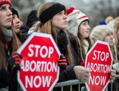 Скандалният закон срещу абортите на Алабама вече е официализиран
