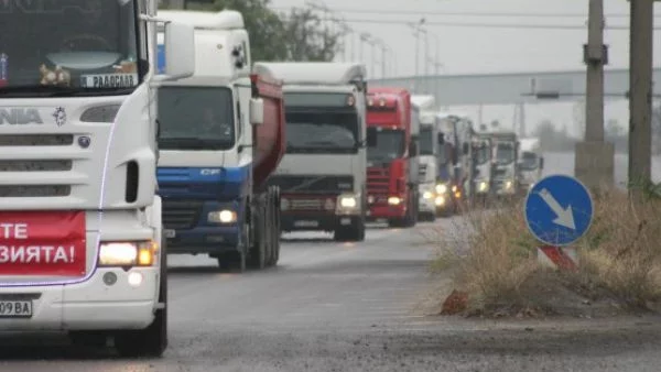 Спират движението на тировете по пътя Русе-Велико Търново в днешния последен работен ден