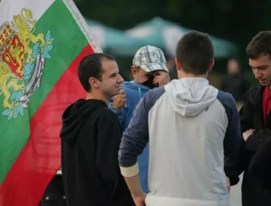 Над 50% от младите българи живеят при родителите си