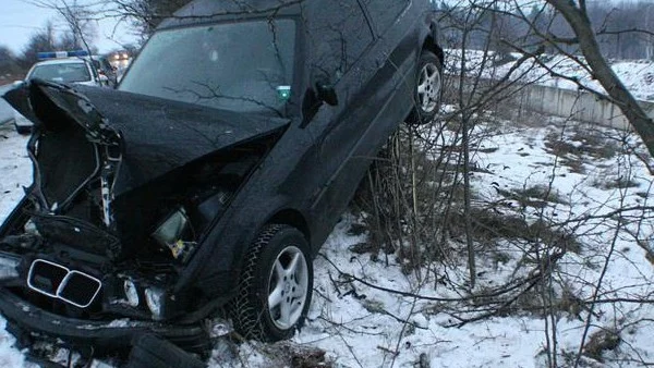 Двама души са загинали при тежки катастрофи