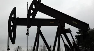 Стойността на петрола със слаб ръст 