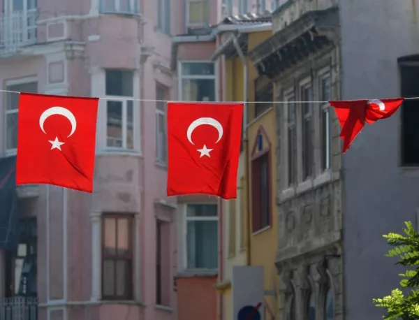 Турция арестува десетки полицаи за заговор срещу властта