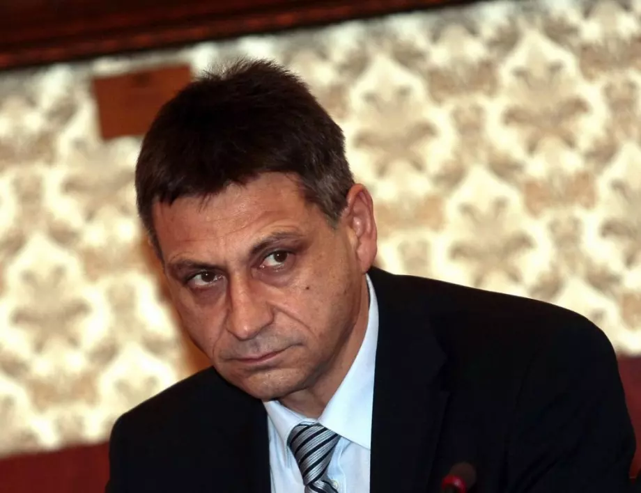 Бившият председател на агенция "Разузнаване" е обвинен за престъпление по служба