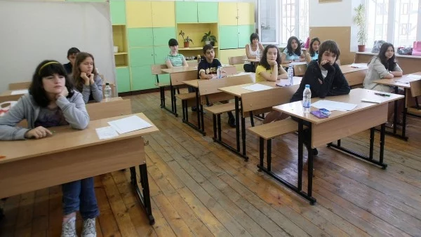 Само Румъния дава по-малко пари за образование от България
