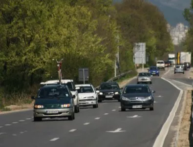 МВР: Трафикът по основните пътни артерии и автомагистрали е нормален 