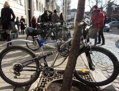 Велосипедисти излязоха на протести в няколко големи града на страната