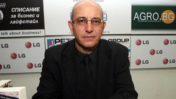 Бойко Борисов го играе и цар, и съдия, и владика