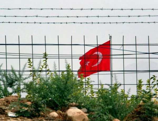 Турция отвори изборни секции по границата ни 