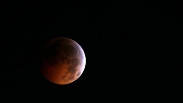 НАСА приема заявления от фирми, желаещи да проучват ресурсите на Луната