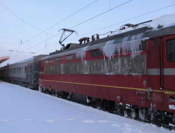 Снегът спря и влаковете