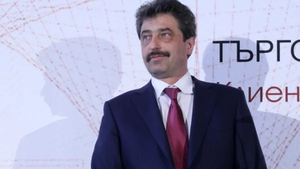 Цветан Василев обвинен за длъжностно присвояване, "Интерпол" го издирва