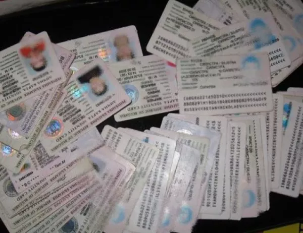 Полицията в Пазарджик иззе фалшифи документи, използвани при първоначална регистрация на автомобили