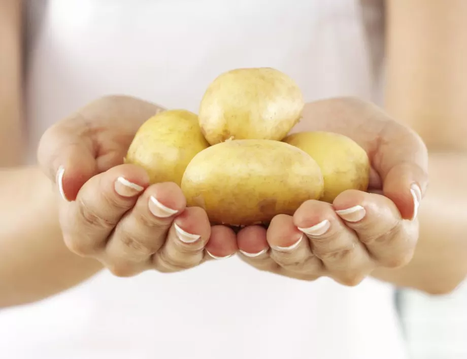 Белете картофите само по този начин и ръцете ви няма да потъмняват