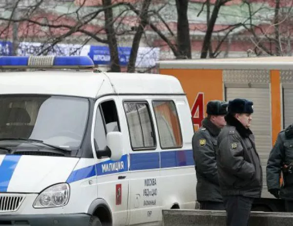 Кола рани трима на спирка на градския транспорт в Москва