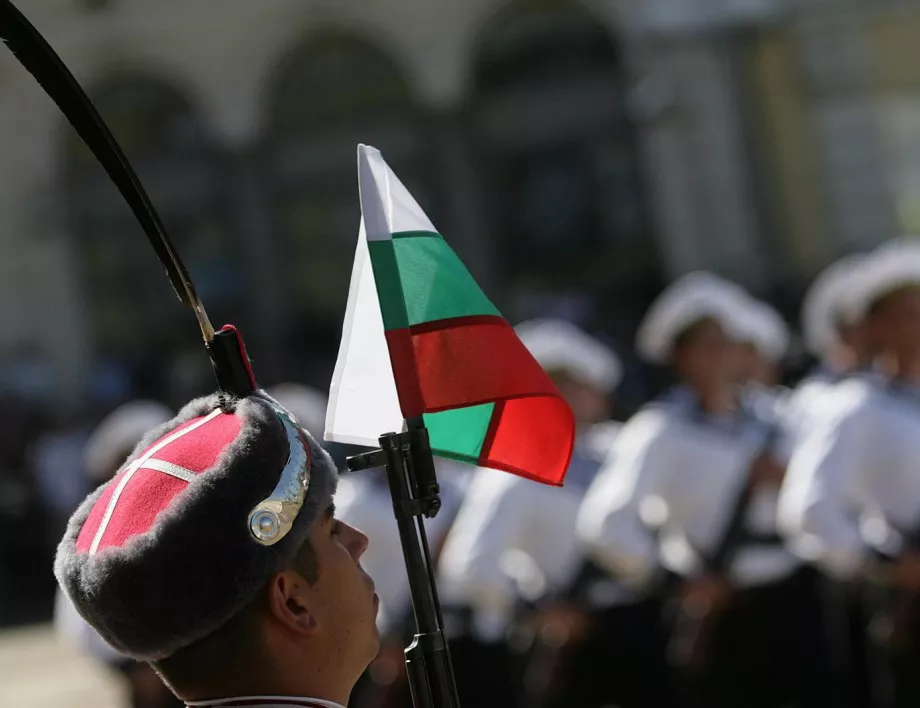 Българите с най-ниско доверие в армията в Европейския съюз, сочи проучване