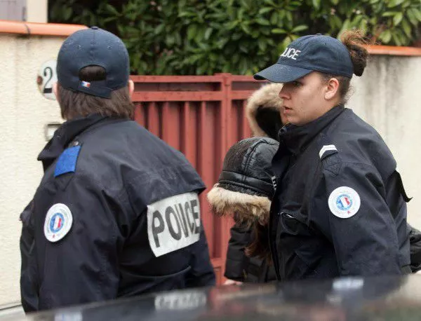 Трима загинали и четирима ранени след стрелба в ромски лагер във Франция