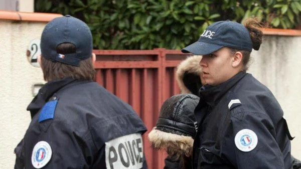 Трима загинали и четирима ранени след стрелба в ромски лагер във Франция