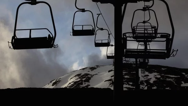 130 блокирани на лифт скиори са спасени в Италия
