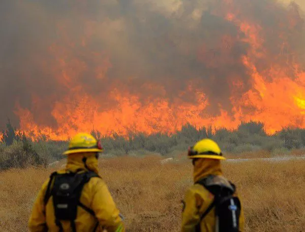 Армията се включва в борбата с пожарите в Калифорния