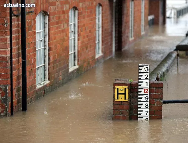 Седем са жертвите на проливните дъждове във Великобритания