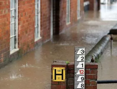 Затворени училища и хиляди абонати без ток след бурята в Северна Англия