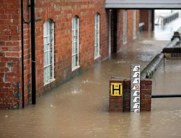 Загубите от наводненията във Великобритания може да възлязат на 1,5 млрд. лири