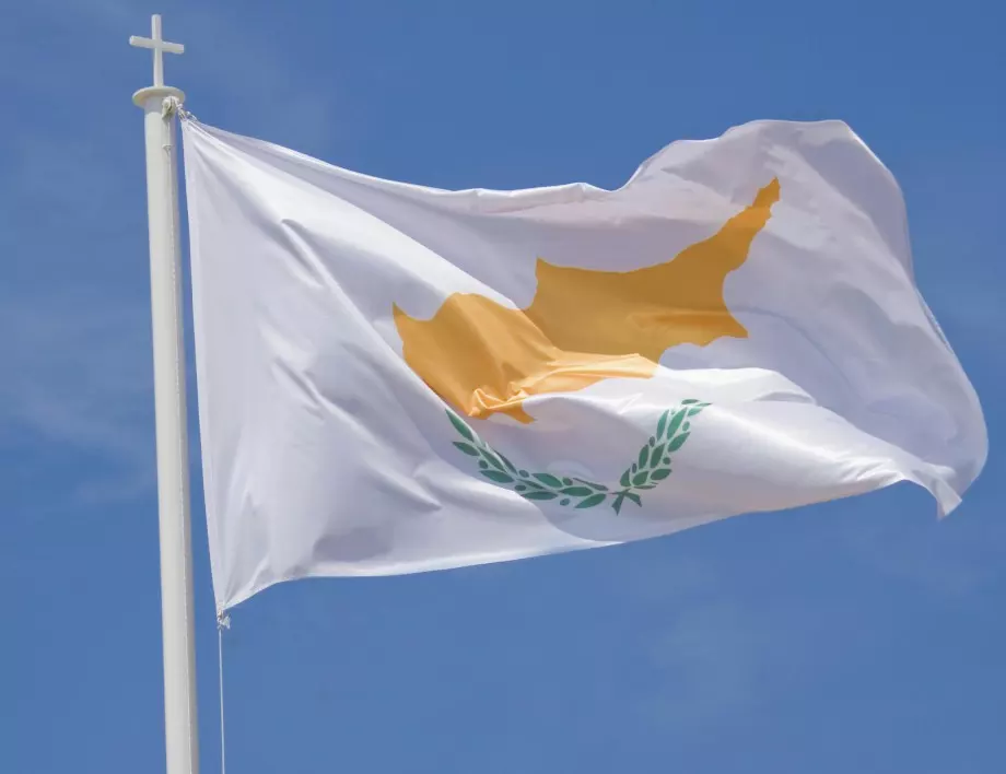 ЕК иска Кипър да разследва издаването на „златни паспорти” 