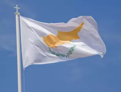 Кипър спира програмата 