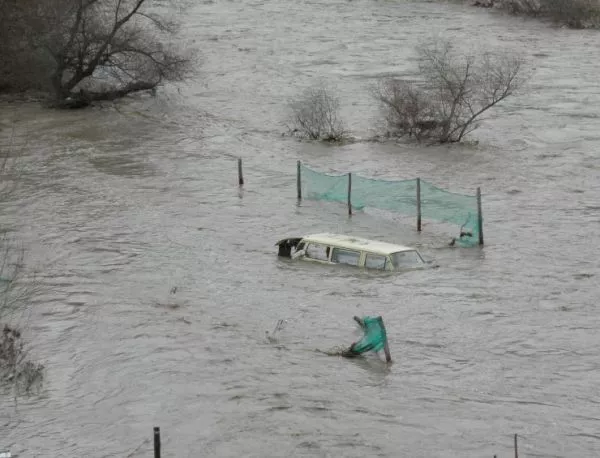 Трето наводнение в Априлово, евакуират хората