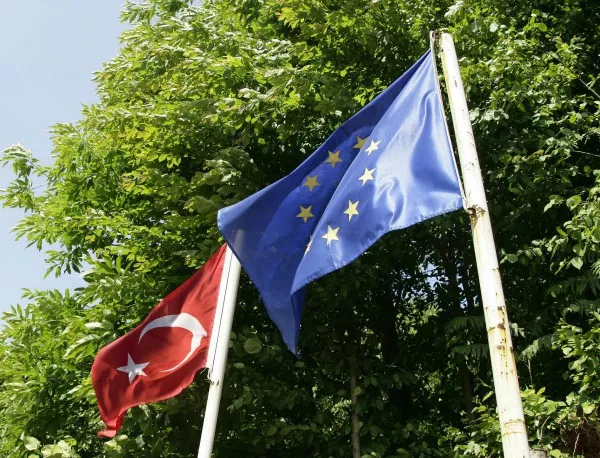ЕС е готов да предложи на Турция двойно повече пари за бежанците