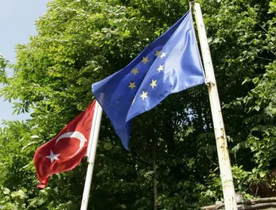 ЕК: Турция не е изпълнила и половината от условията за безвизов режим