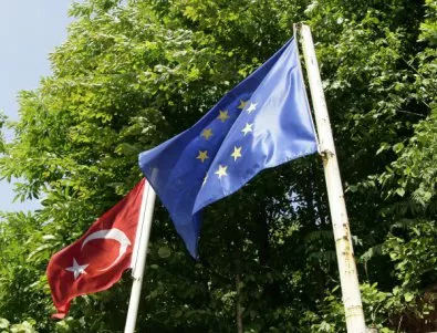 ЕК: Турция остава кандидат за членство в ЕС 
