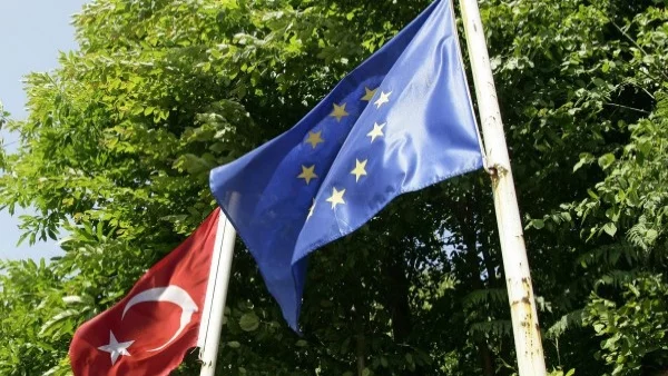 ЕС губи престиж заради Турция