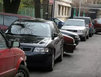 Зоните за паркиране в София остават безплатни засега