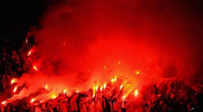 СНИМКИ+ВИДЕО: 45 000 фенове посетиха тренировка на Галатасарай и я превърнаха в зрелище
