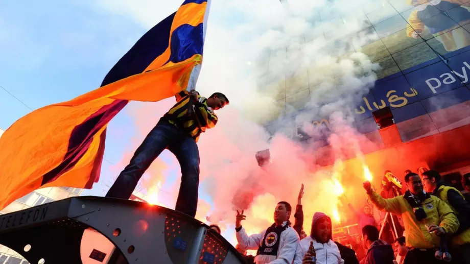 УЕФА обяви санкциите за действията на Фенербахче, които предизвикаха световно възмущение