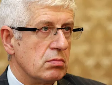 Румен Овчаров: Не БСП, а управляващите искат да свалят Корнелия Нинова