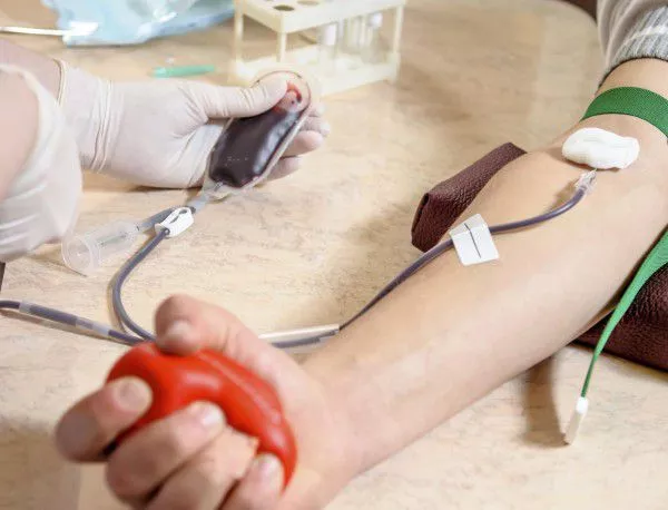 Спешно търсят кръводарители за пострадали в катастрофа момчета