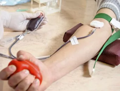 Франция отменя забраната хомосексуалисти да даряват кръв