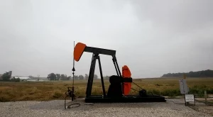 Петролът вече се продава под 35 долара за барел 