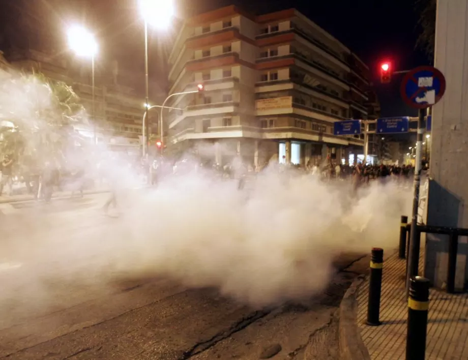 Световна тенденция: Полицаите все по-често използват сълзотворен газ и гумени куршуми за потушаването на протести