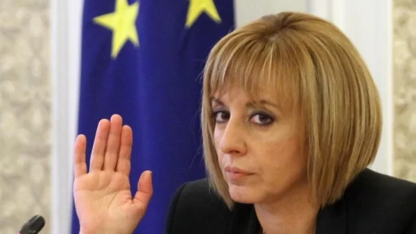 Манолова: Очаквам утре да се насрочи дата за избори