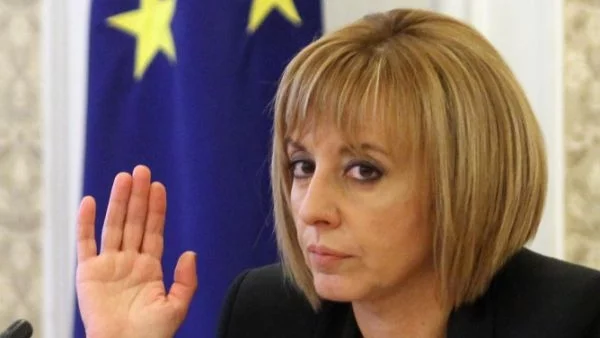 Манолова встъпва в длъжност като омбудсман утре, посреща я протест