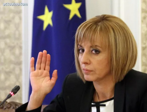 Мая Манолова остава зам.-председател на Народното събрание