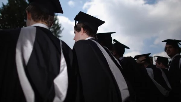 Разкриха система за измами със студентски визи в Лондон