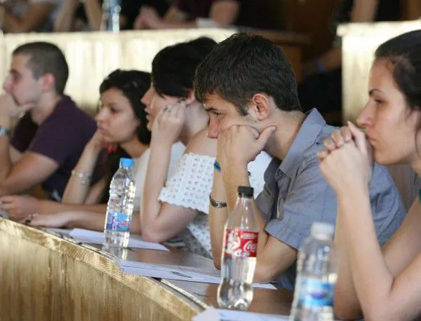 Правят кандидат-студентски изпит в Босилеград